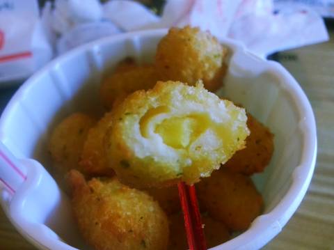 [맘스터치] 맘스터치에서 감자튀김 말고도 꽤 괜찮다고 생각되는 사이드메뉴인 고구마치즈볼.jpg | 인스티즈