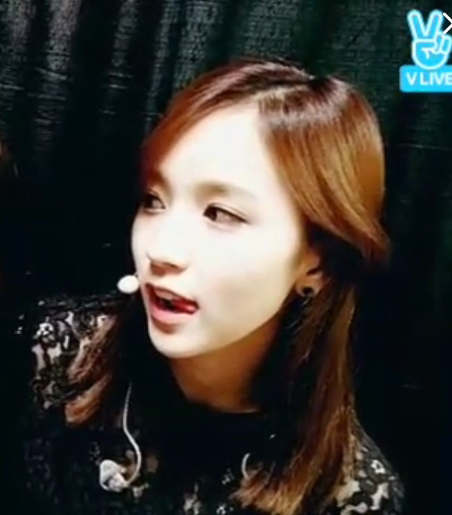 다들 못자게 트와이스 미나 투척 (ㅋㅋㅋㅋㅋ) | 인스티즈