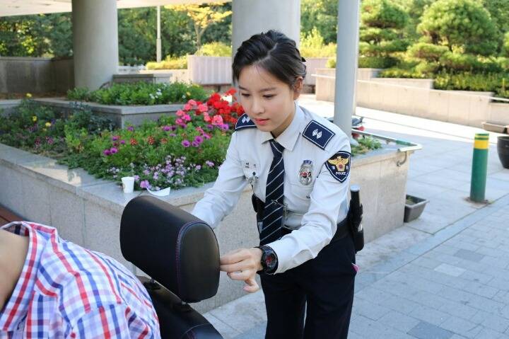 이제 막 출근하는 여순경.jpg | 인스티즈