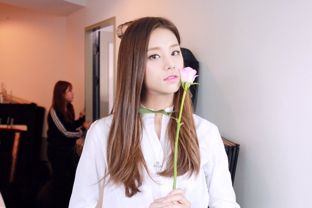 걸그룹 라붐에서 반전매력을 맡고 있는 솔빈.jpgif | 인스티즈