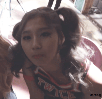 트와이스 티비 비긴즈 사나.gif | 인스티즈