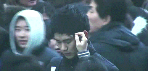 주변이 시끄러워도 연기에 집중하는 남자 | 인스티즈