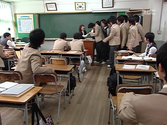 [거침없이하이킥] 학생들 제압하려다가 망신만 당하는 서선생ㅋㅋㅋㅋㅋ.jpg | 인스티즈