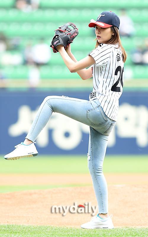 오늘 시구-시타한 아이린, 슬기 | 인스티즈