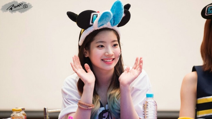 [트와이스] 팬싸에서 비눗방울 가지고 노는 다현이(청량함은 다현이가b) | 인스티즈