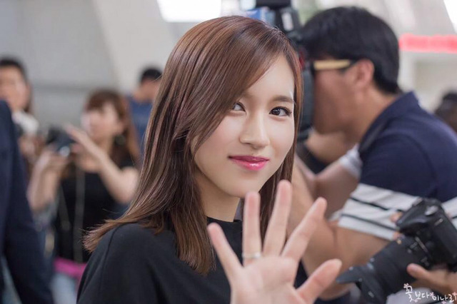 다들 못자게 트와이스 미나 투척 (ㅋㅋㅋㅋㅋ) | 인스티즈