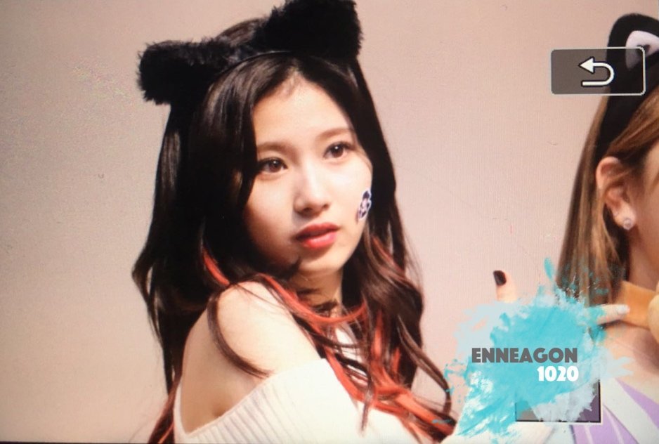 [트와이스] 한번 빠지면 답없는 사나 꿀눈빛.gif | 인스티즈