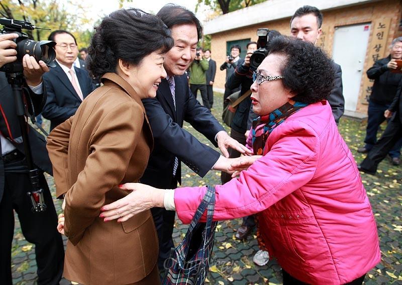 박근혜와 악수 | 인스티즈