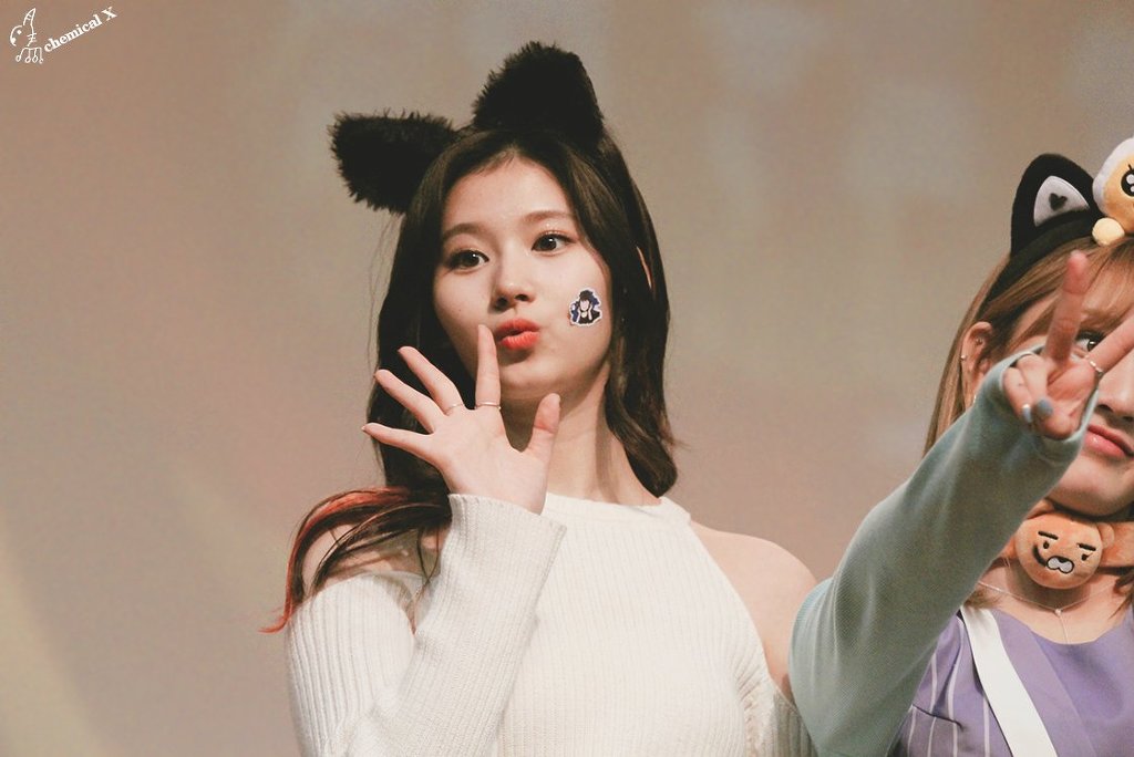 [트와이스] 한번 빠지면 답없는 사나 꿀눈빛.gif | 인스티즈