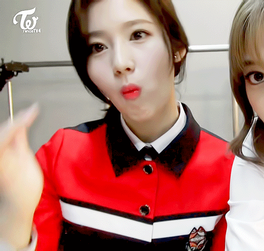 [트와이스] 한번 빠지면 답없는 사나 꿀눈빛.gif | 인스티즈