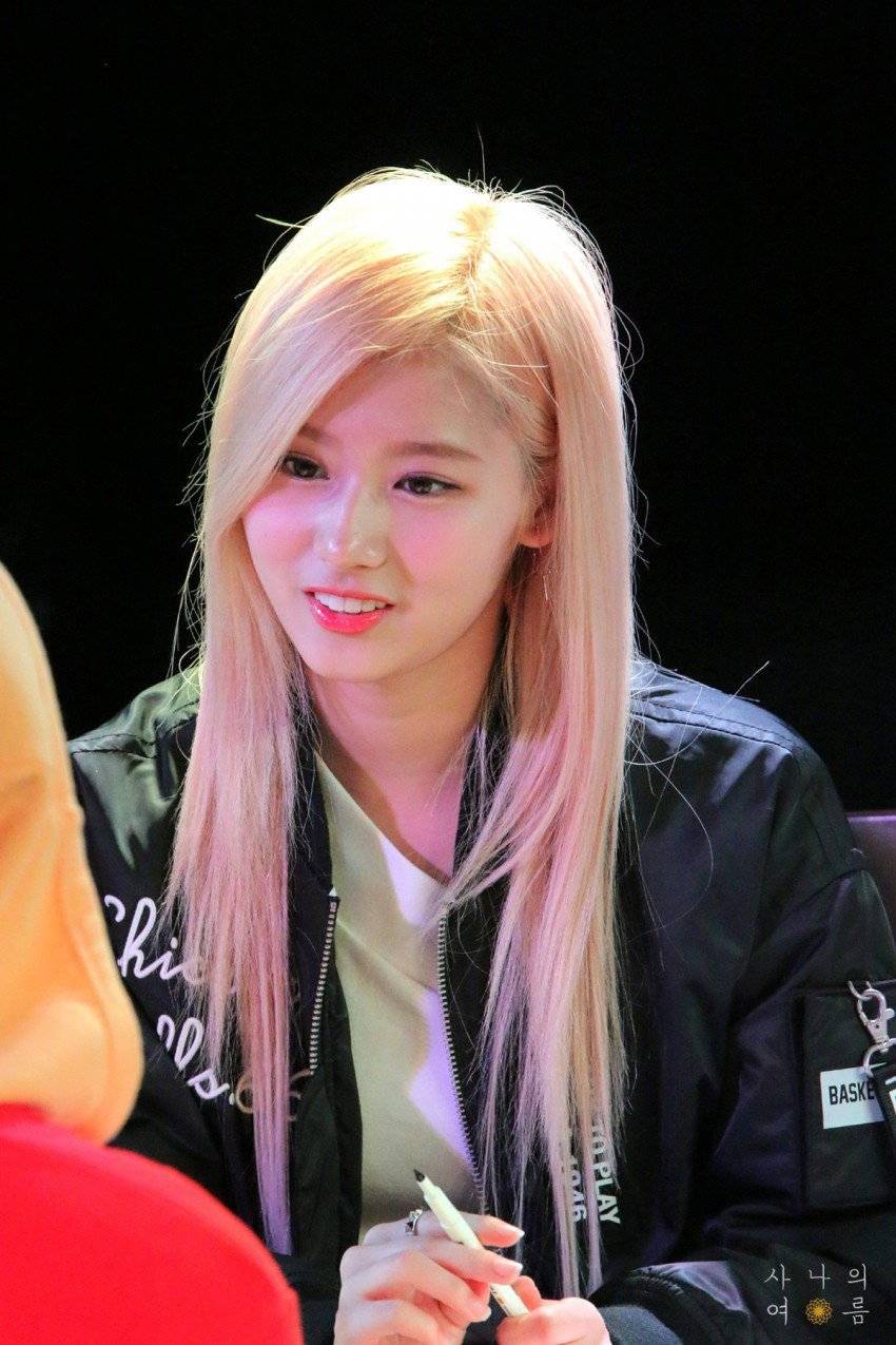 TWICE) 슬슬 모모의 캐릭터를 이어가려는 사나 | 인스티즈