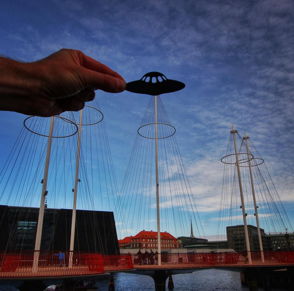 상상력이 돋보이는 작가의 세계여행 인증샷 | 인스티즈