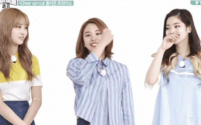 [트와이스] 심바 닮아서 아기맹수라고 불리는 채영이 짤들.jpg | 인스티즈
