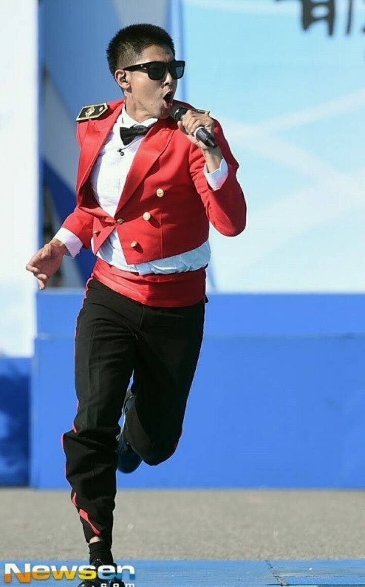 바지와 입모양을통해 열정을 보여주는 연예인 | 인스티즈