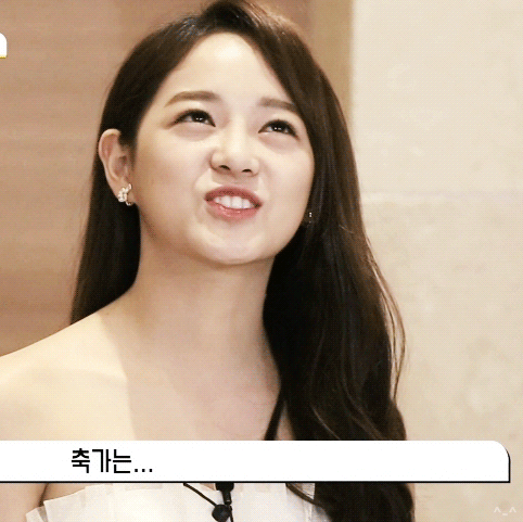 김세정 쿨하게 안아버리는 이서진.gif | 인스티즈