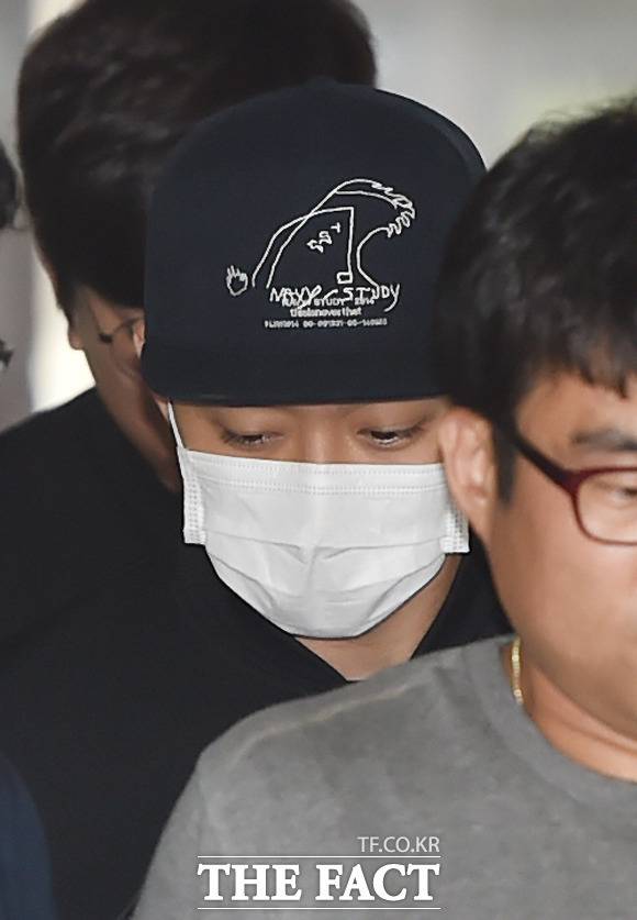 칼퇴하는 박유천 | 인스티즈