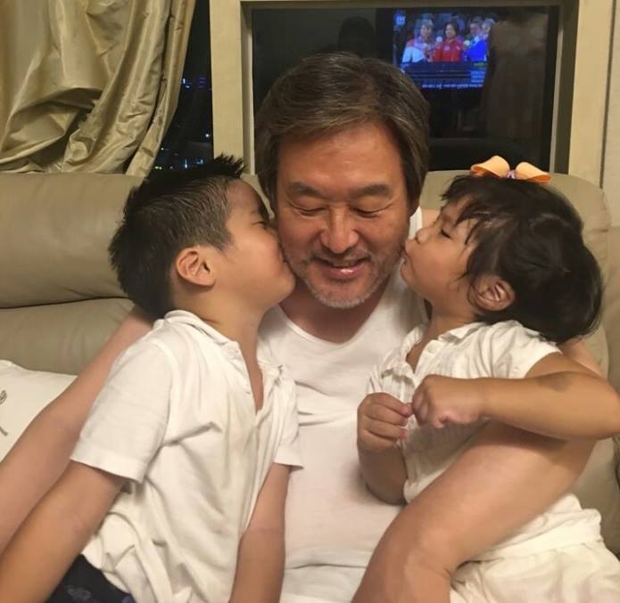 서민들과 함께하는 김무성.JPG | 인스티즈