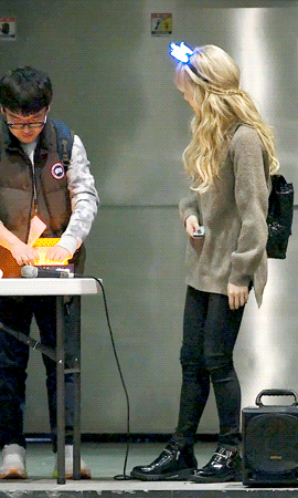 매니저에게 제지당하는 아이돌들.gif | 인스티즈