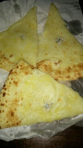 고르곤졸라 피자를 먹고 피자에 곰팡이가 폈다고 난리치는고객 | 인스티즈