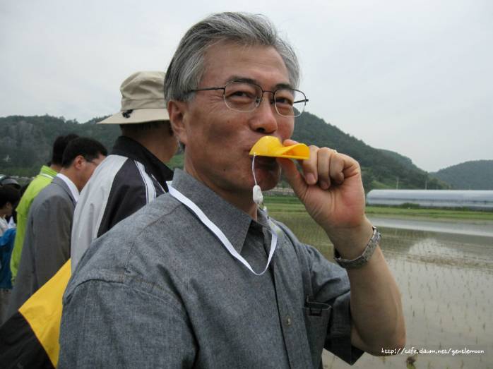 나이 들면서 얼굴의 느낌이 바뀌는듯한 문재인.jpg | 인스티즈