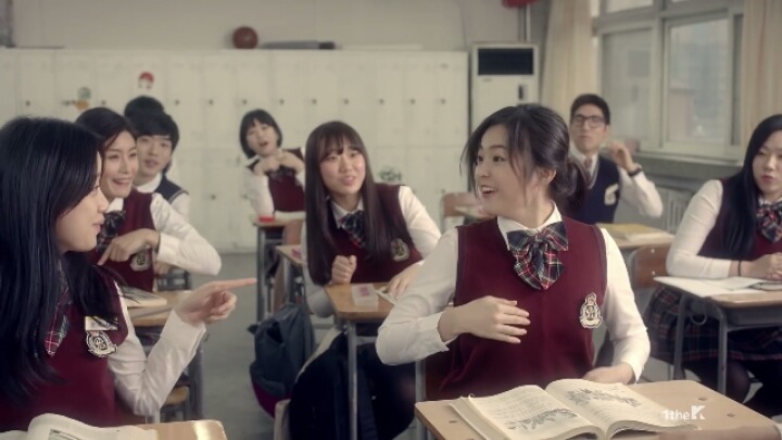 교복을 입었지만 로리..?로리타요..??그게 뭐죠?? 먹는건가요?? 우걱우걱?? 인 뮤비들!! | 인스티즈