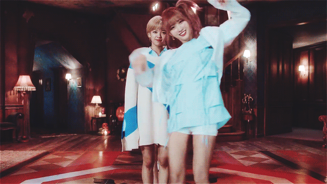 트와이스 - TT 인트로 장면.gif | 인스티즈