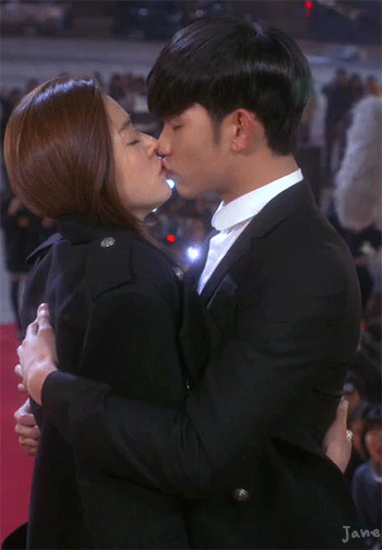 전지현의 연예계에서 첫키스 상대가 김수현이였다? | 인스티즈