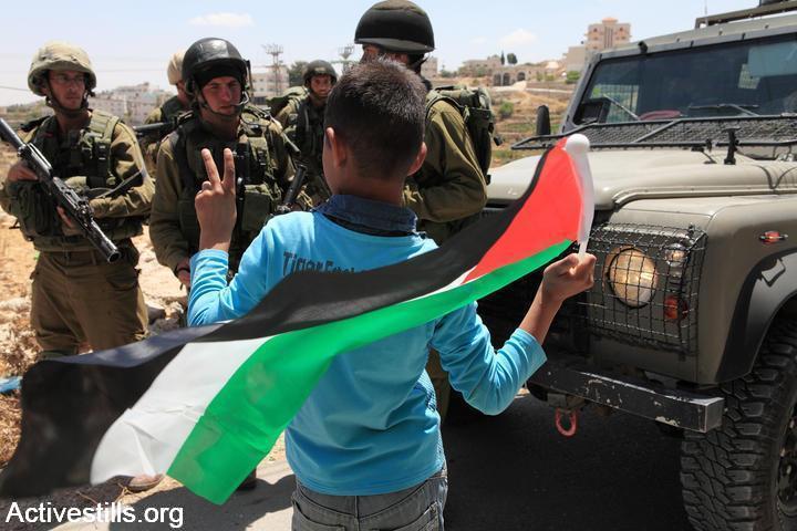 이스라엘군에 대항하는 팔레스타인 아이들 | 인스티즈