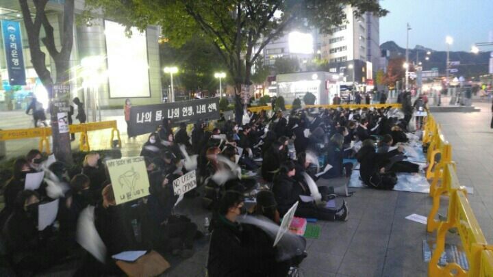 어떡하지 나 임신한 것 같은데...의사들이 중절수술 파업했대. 나 아직 대학생인데...ㅜㅜ낳아야하는거야? | 인스티즈