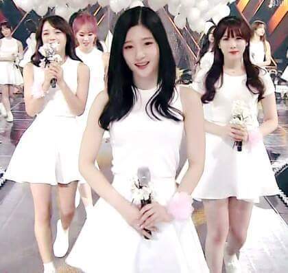 흰옷입은 채연이 | 인스티즈