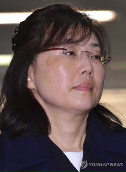 설날 푹 쉬고 특검에 출근한 조윤선 | 인스티즈