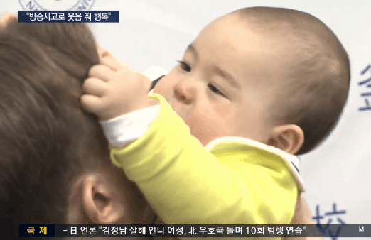 전세계에서 핫한 스타 BBC 방송사고 가족 공식 기자회견 짤.GIF | 인스티즈