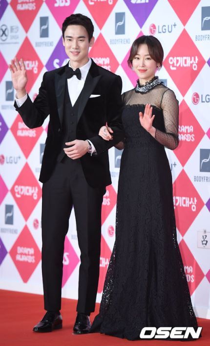 오늘자 연기대상 레드카펫 유연석 서현진 | 인스티즈