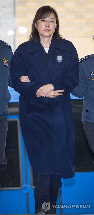 설날 푹 쉬고 특검에 출근한 조윤선 | 인스티즈