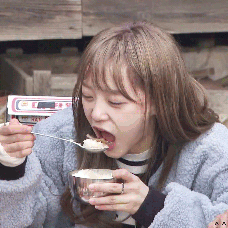 김세정 껍데기 먹방 ㄷㄷ.gif | 인스티즈