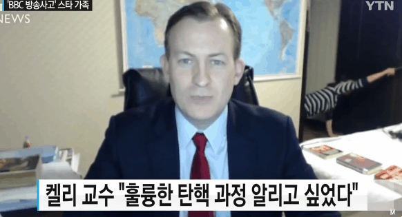 전세계에서 핫한 스타 BBC 방송사고 가족 공식 기자회견 짤.GIF | 인스티즈