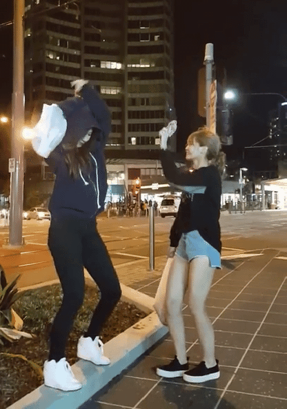 호주에서 신난 사나,모모.gif | 인스티즈