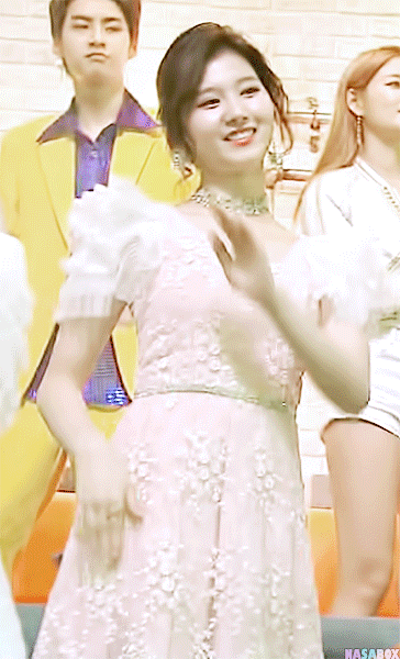 [트와이스] 헉 소리났던 오늘 사나 유니크한 미모 .gif | 인스티즈