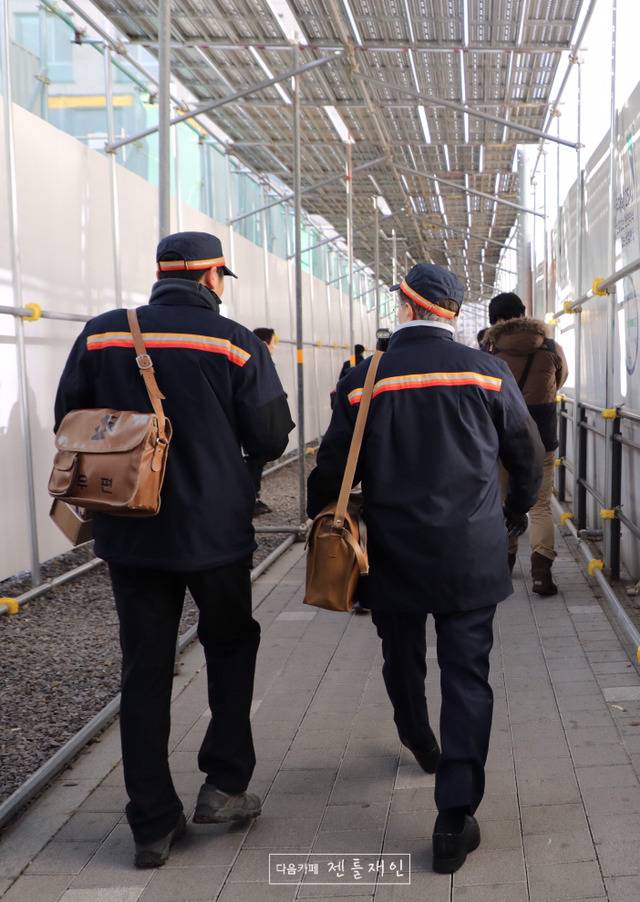 문재인 대표님 우체국 현장방문 및 집배원과의 대화 2017.02.21 | 인스티즈