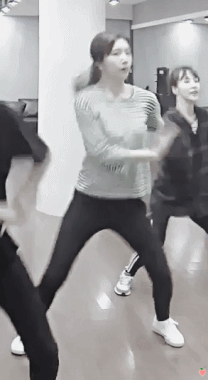 루키 안무 연습하는 조이.gif | 인스티즈