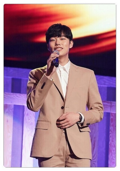 한국에서 수트가 가장 잘 어울리는 것 같은 남배우 | 인스티즈