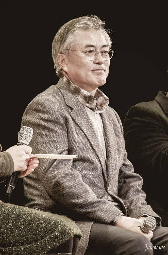 나이 들면서 얼굴의 느낌이 바뀌는듯한 문재인.jpg | 인스티즈