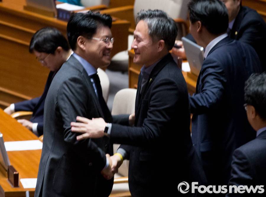 화해하는 표창원 장제원 .jpg | 인스티즈