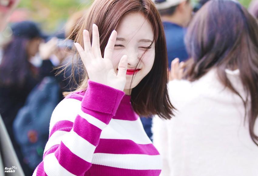 Re:이쁜 나연~찡이지만 과자흘리는 칠칠맞은 나연이 | 인스티즈