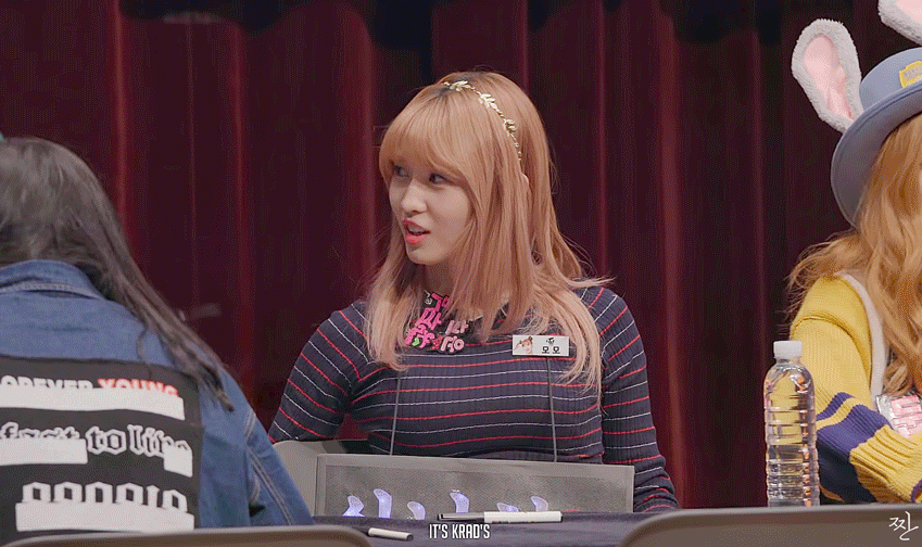 나연이 복숭아화관이 부러운 모모 | 인스티즈