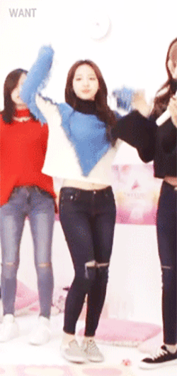 [twice] 허리가 진짜 가느다란 맏내 나연이.gif | 인스티즈