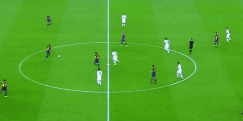 이니에스타의 탈압박 스킬.gif | 인스티즈