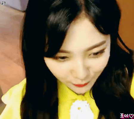 엠카 대기중 브이라이브 하려는데 연결이 잘 안되서 속상한 예리.gif | 인스티즈