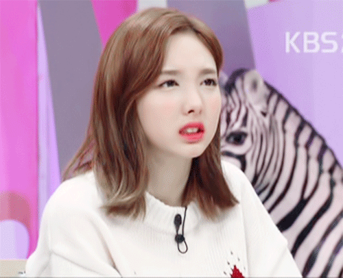 Re:이쁜 나연~찡이지만 과자흘리는 칠칠맞은 나연이 | 인스티즈