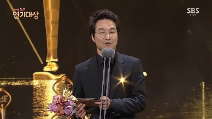 어제자 한석규 행커칩 | 인스티즈